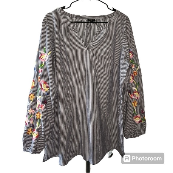 Talbots Plus Size 1X floral embroidered tunic top - Picture 2 of 5